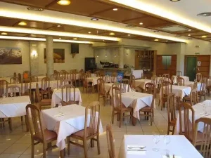 Hostal El Cruce - interior del restaurante